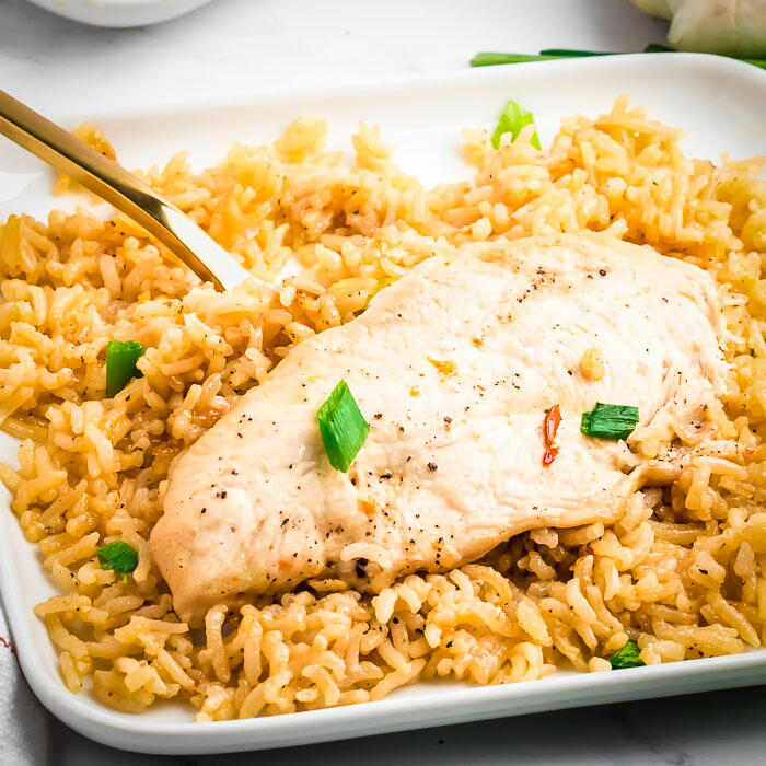 One Skillet Garlic Chicken With Rice | RecipeLion.com