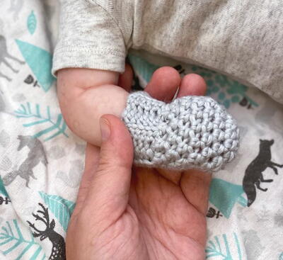 Simple Crochet Baby Mittens