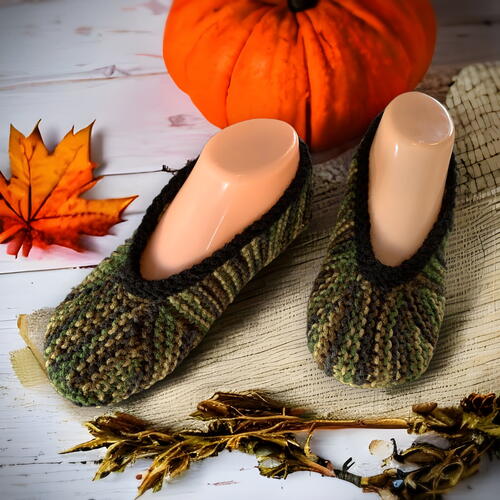 Free Knitting Pattern - Minimalist Round Toe Slippers