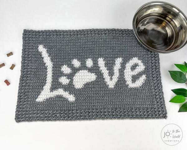 Crochet Paw Print Love Mat Pattern
