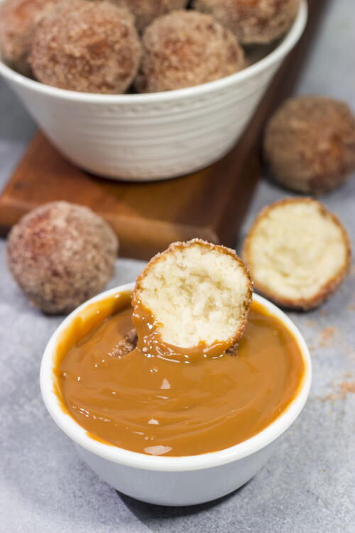 Snickerdoodle Donut Holes With Dulce De Leche Dipping Sauce