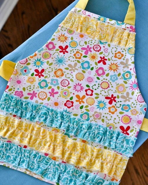 Helping Mommy Free Apron Pattern