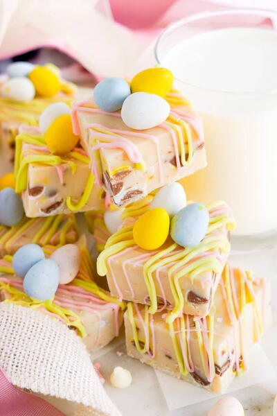 Easter Fudge (with Mini Eggs!)