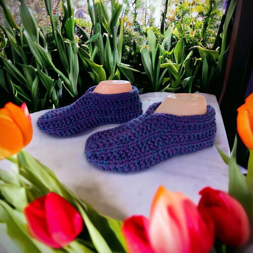 Easy To Knit Beginner Slipper Pattern – Knit Flat With Bulky Yarn On Straight Needles – Free Knitting Pattern