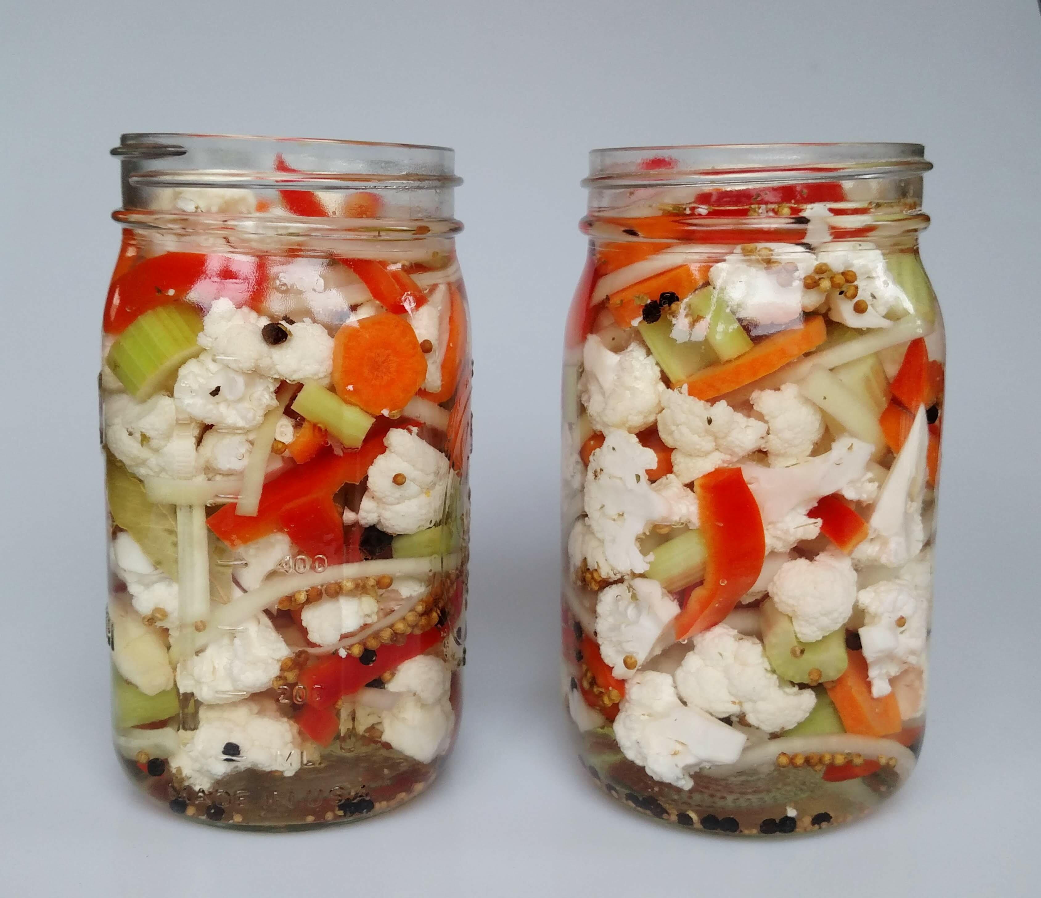 Italian Pickled Vegetables (giardiniera)