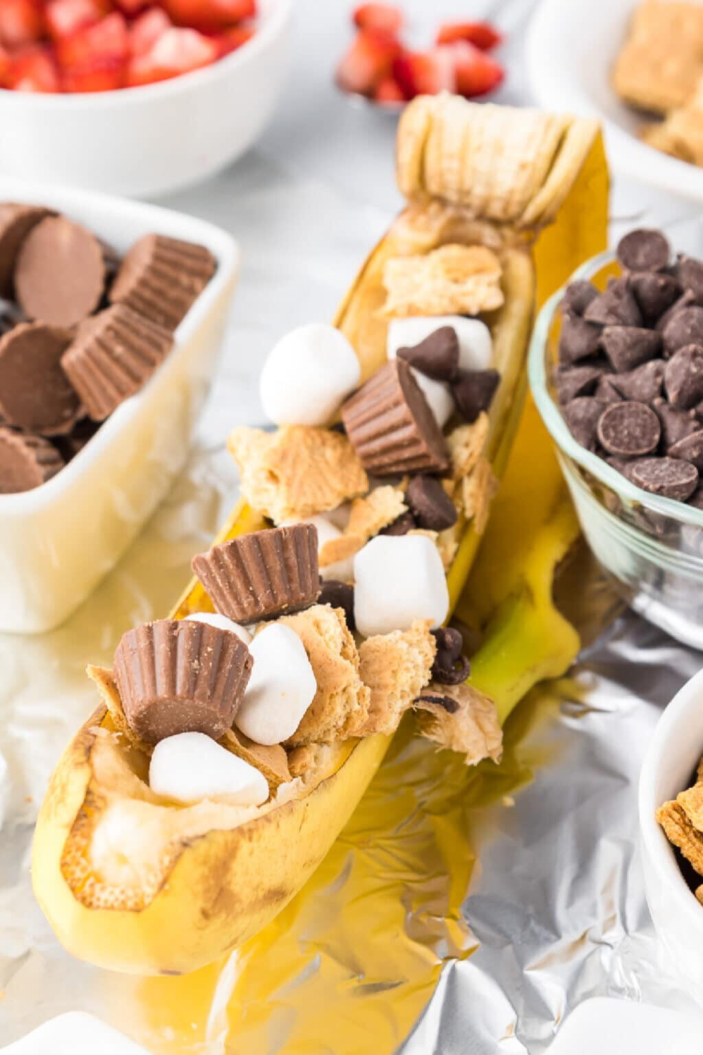 Banana Boats easy Campfire Dessert RecipeLion banana-boats-easy-campfire-dessert-recipelion