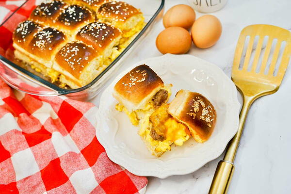 The Best Hawaiian Roll Breakfast Sliders Recipe Ever ...