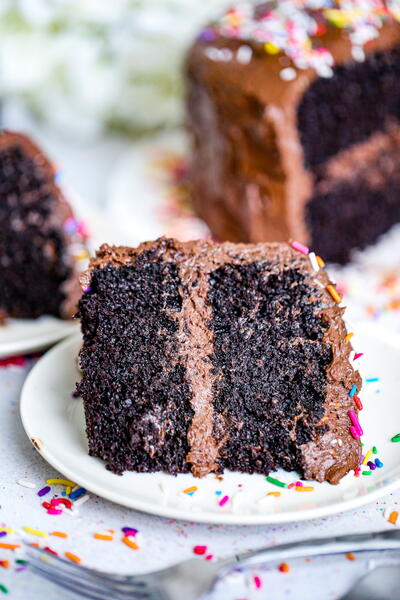 Super Easy Chocolate Cake Recipe With Chocolate Frosting