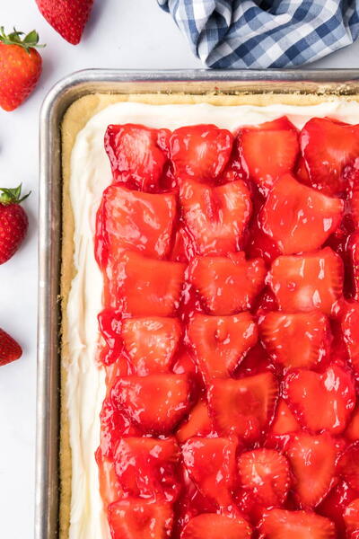 Strawberry Pizza (with Glazed Strawberries)