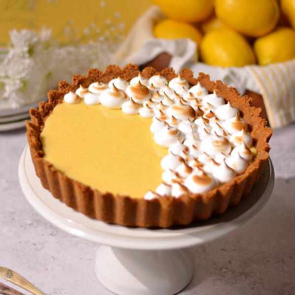 Lemon Meringue Pie With Biscuit Base
