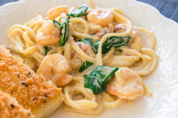 Creamy Tuscan Garlic Shrimp Linguine | RecipeLion.com