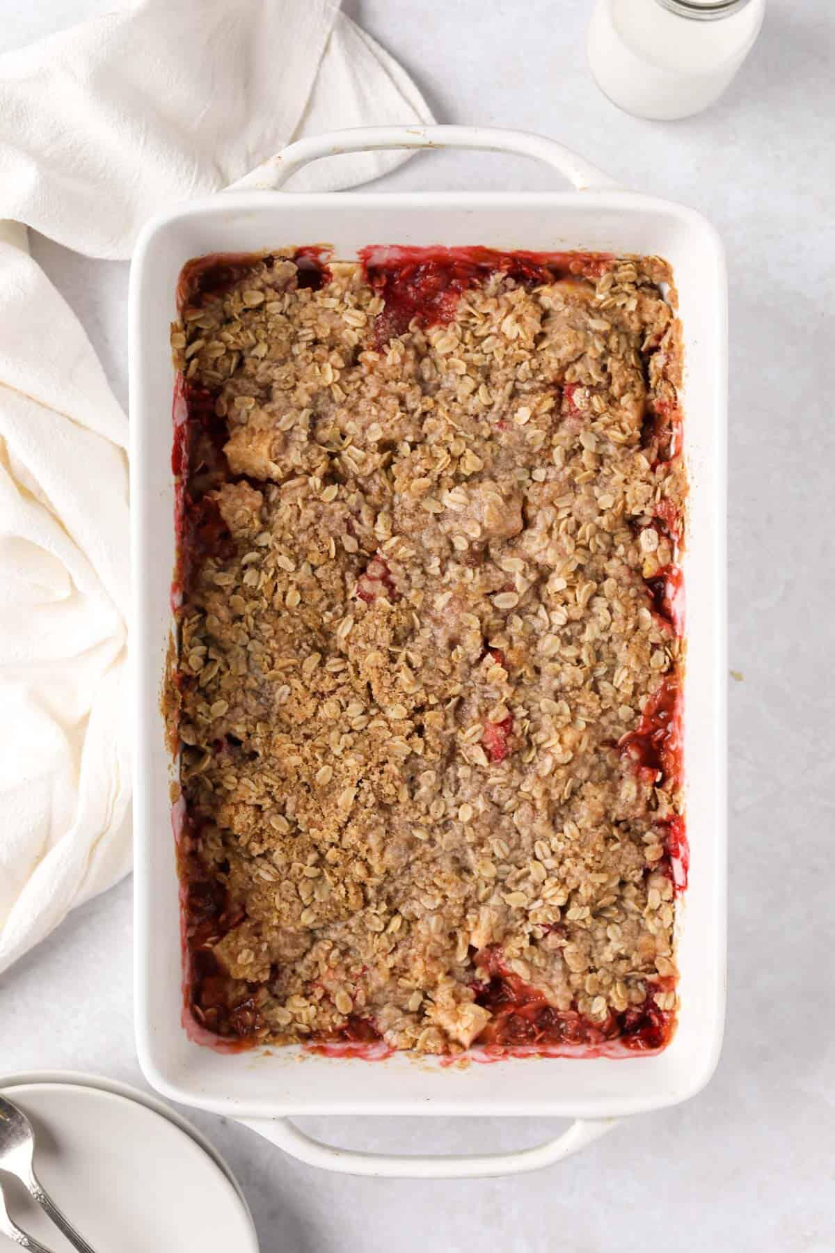 Easy Strawberry Apple Crisp | RecipeLion.com