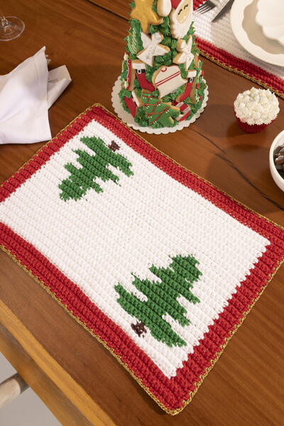 Crochet Christmas Tree Placemat Pattern