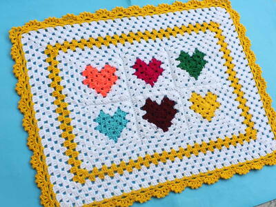 Granny Heart Pattern Tablemat/table Runner
