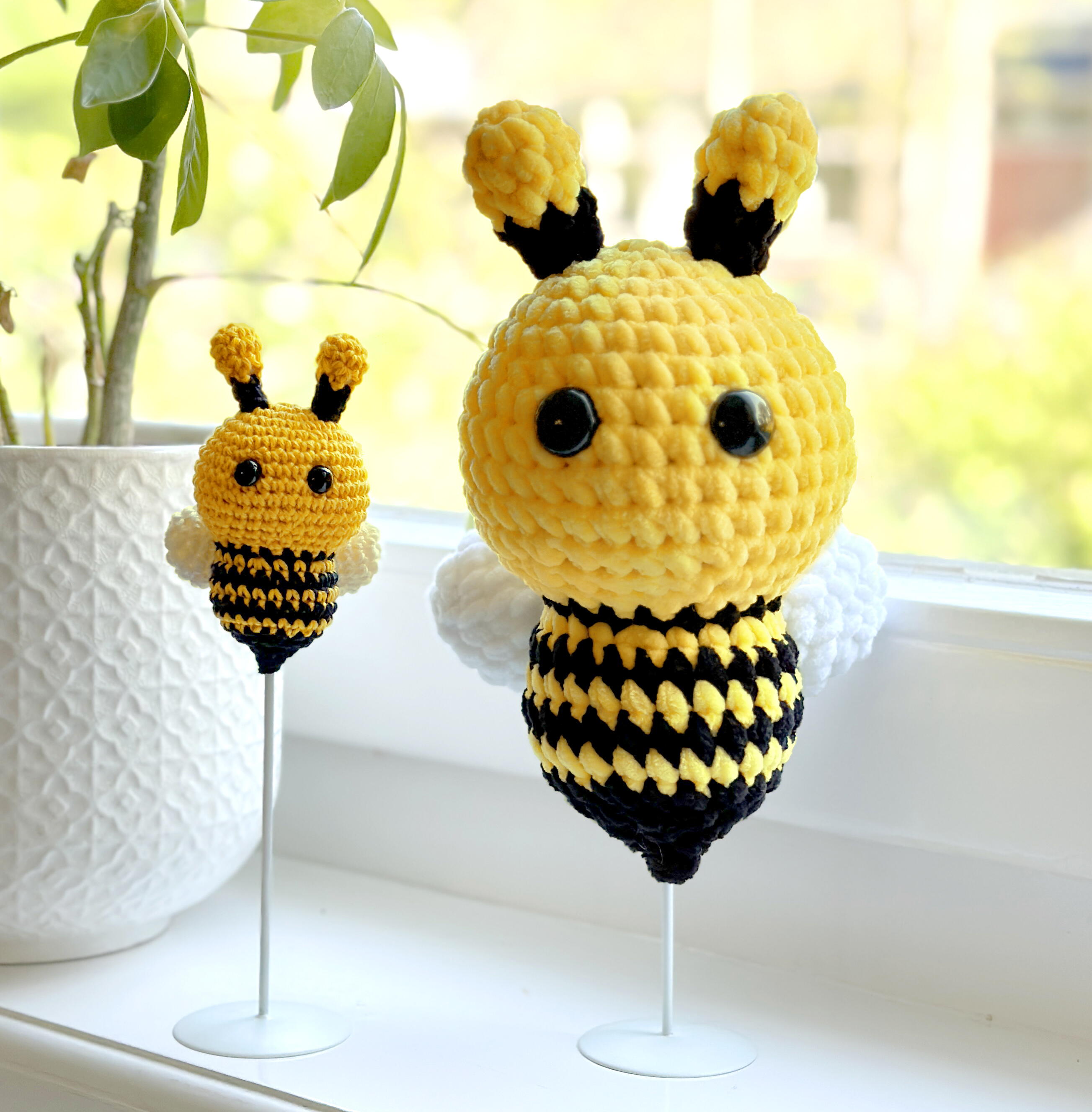 Buzzy The Bee Free Amigurumi Crochet Pattern | FaveCrafts.com