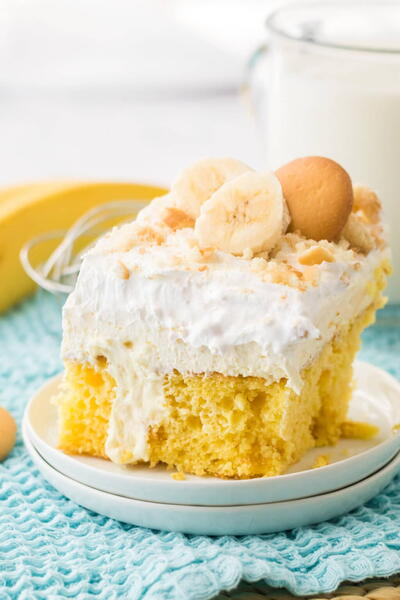 Easy Banana Pudding Poke Cake