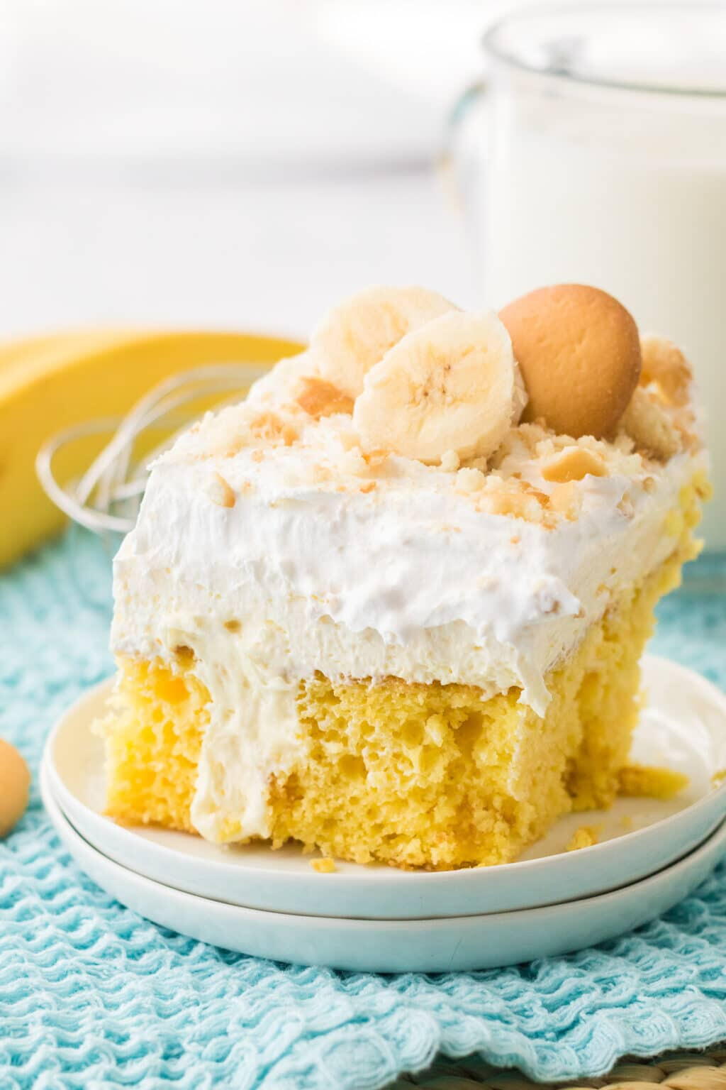 Easy Banana Pudding Poke Cake | RecipeLion.com