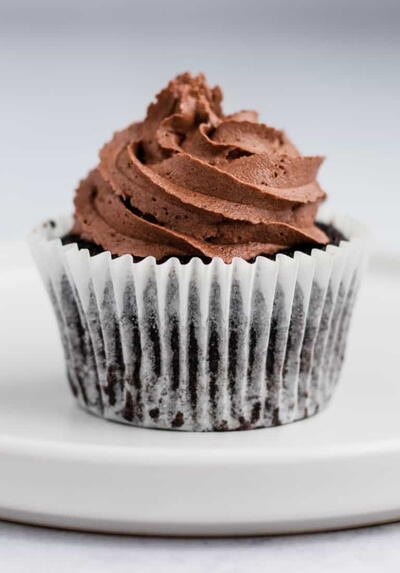 Vegan Chocolate Cupcakes With Chocolate Buttercream Frosting [gf]