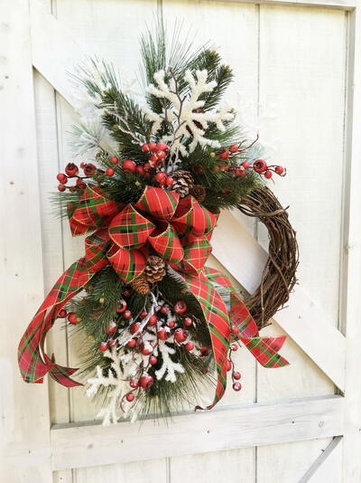 How To Make A Christmas Grapevine Wreath