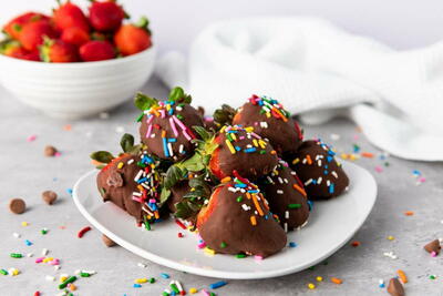 Easy & Delicious Chocolate Covered Strawberries Recipe