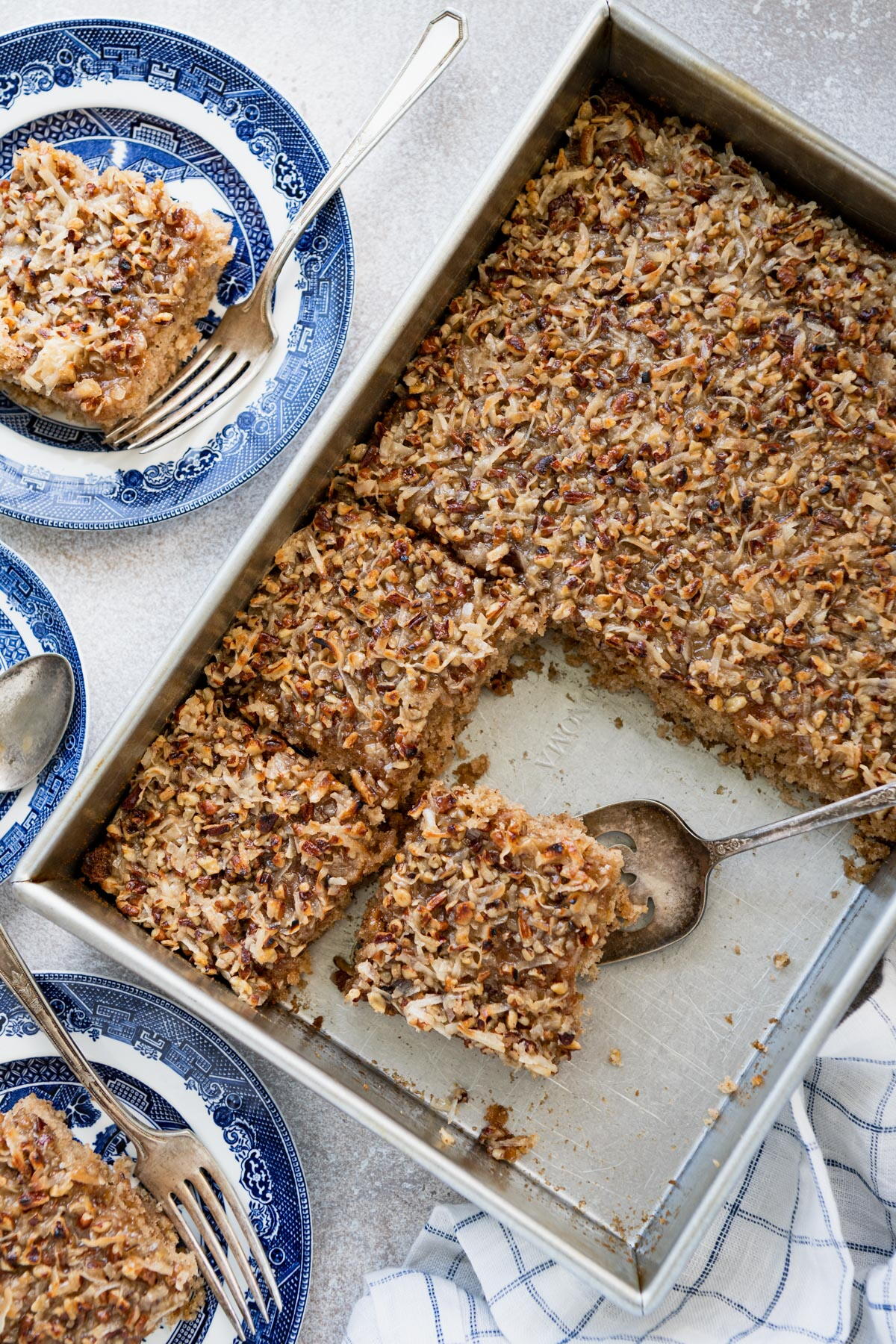 Oatmeal Cake With Coconut Pecan Frosting | RecipeLion.com