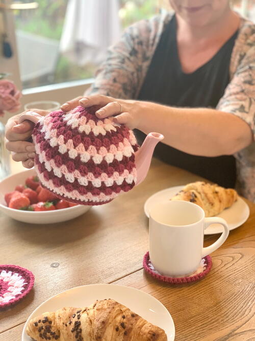 Running Rings Tea Cosy