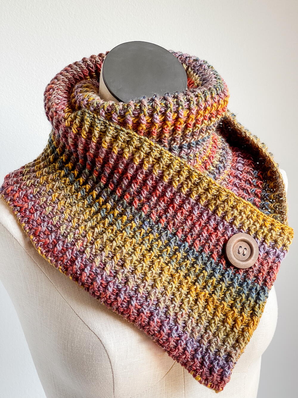 Sassy Autumn Infinity Scarf | AllFreeCrochet.com