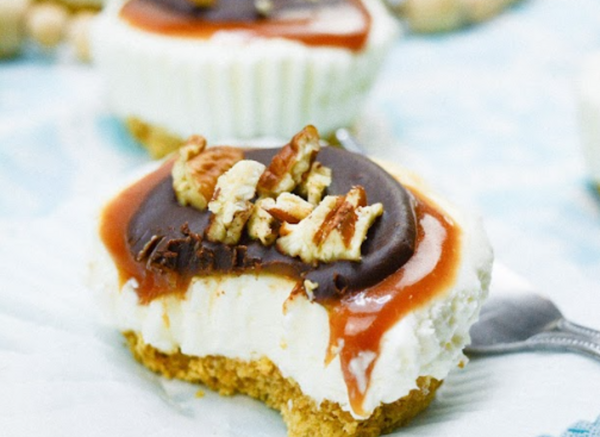 Easy Mini No Bake Turtle Cheesecake Recipe