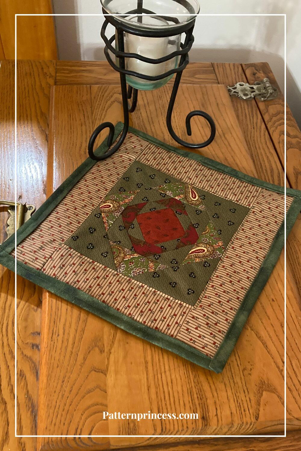 Rustic Charm Mini Quilt Table Topper Pattern | AllFreeHolidayCrafts.com