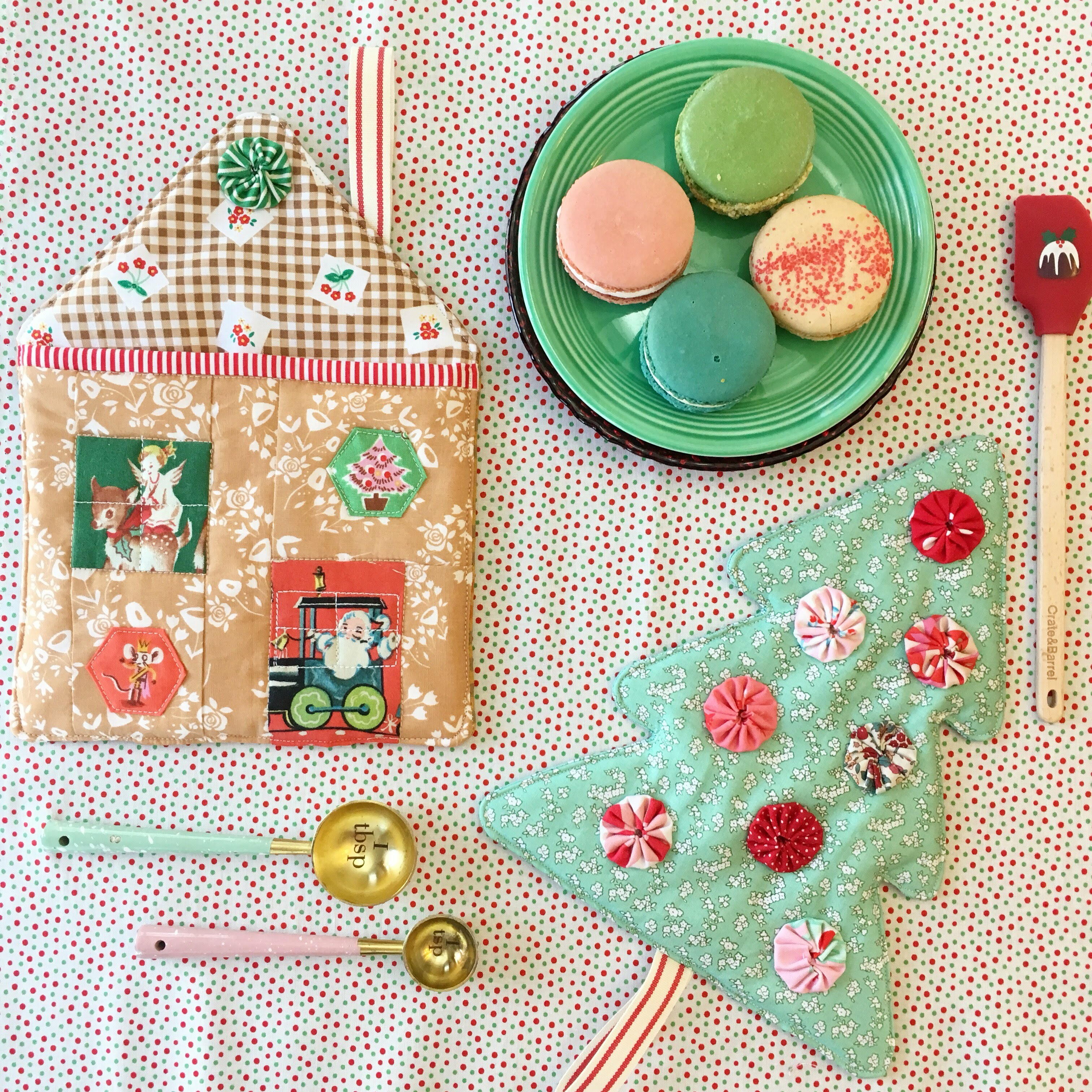 Gingerbread House Quilted Potholders | FaveQuilts.com