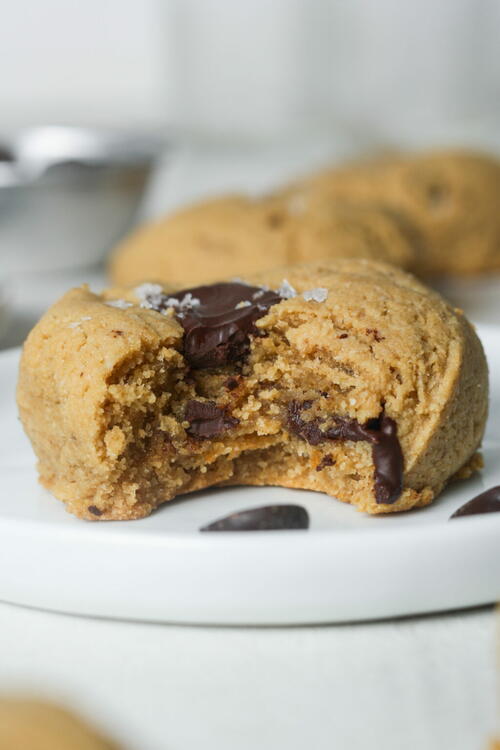 Paleo Chocolate Chip Cookies