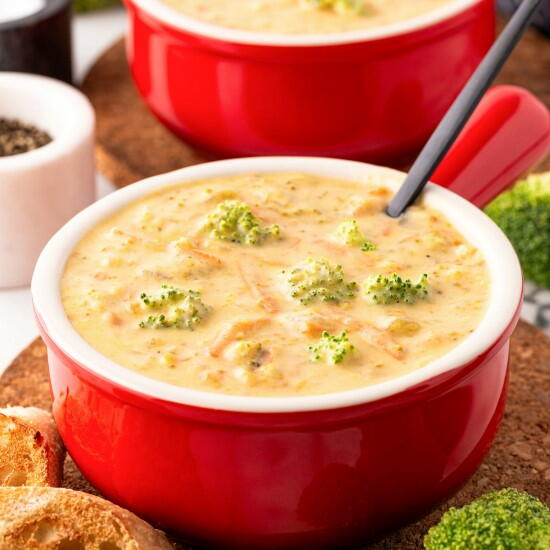 Instant Pot Broccoli Cheese Soup | RecipeLion.com