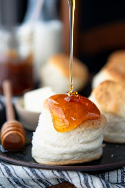 4-ingredient Cream Biscuits