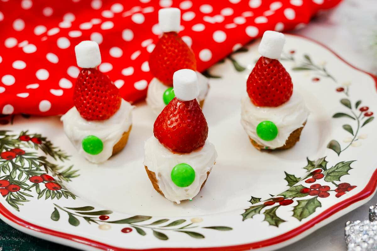 Cute Christmas Gnomes Muffins | RecipeLion.com