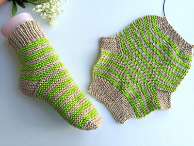 Not Wasting Time} Free Sock Knitting Pattern! ⋆ Melody's Makings