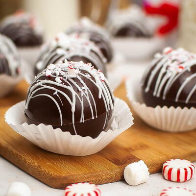 Peppermint Hot Cocoa Bombs 