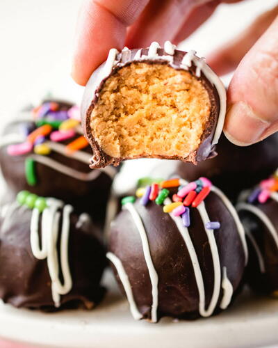 No Bake Chocolate Truffles With Cookie Crumbs And Cream Cheese