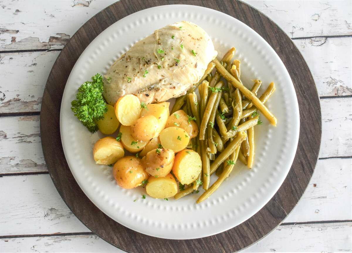 Slow Cooker Chicken and Potatoes with Green Beans