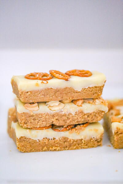 Chocolate Peanut Butter Protein Bars – No Bake