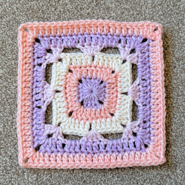 Shift Square Shift Granny Square | DIYIdeaCenter.com