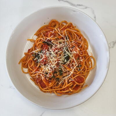 Spaghetti With Crushed Tomato And Basil