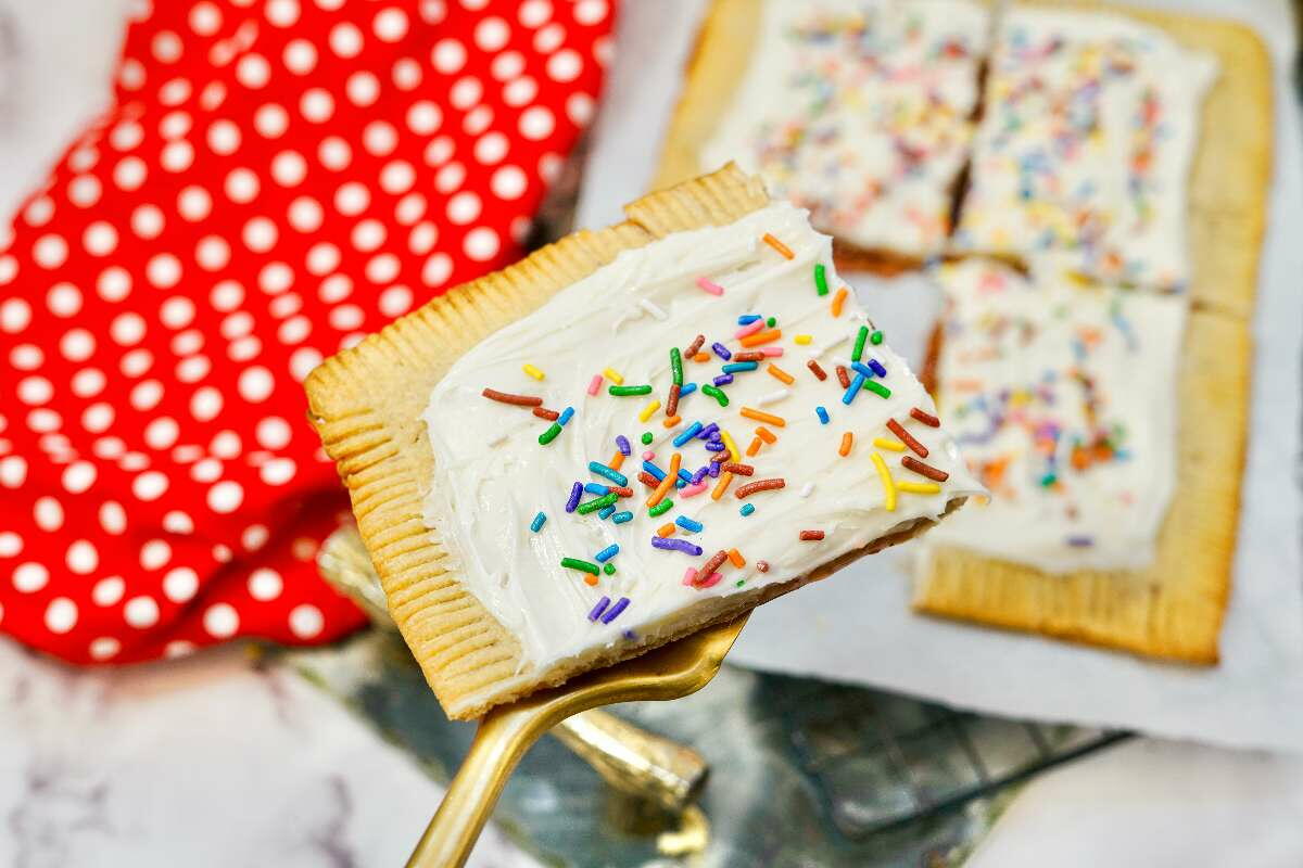 Giant Strawberry Poptart Recipe | CheapThriftyLiving.com