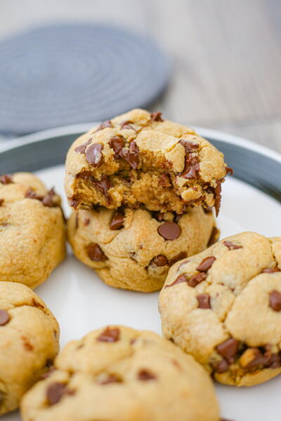 Thick Old-fashioned Chocolate Chip Cookies