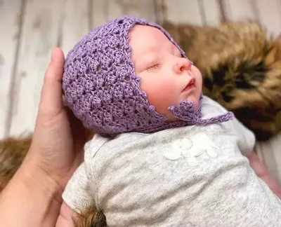 Simple Crochet Baby Bonnet