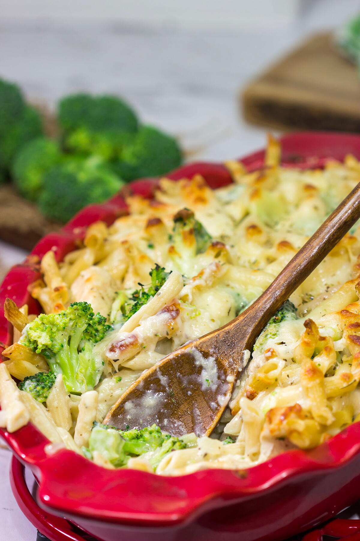 Cheesy Chicken And Broccoli Pasta Bake | RecipeLion.com
