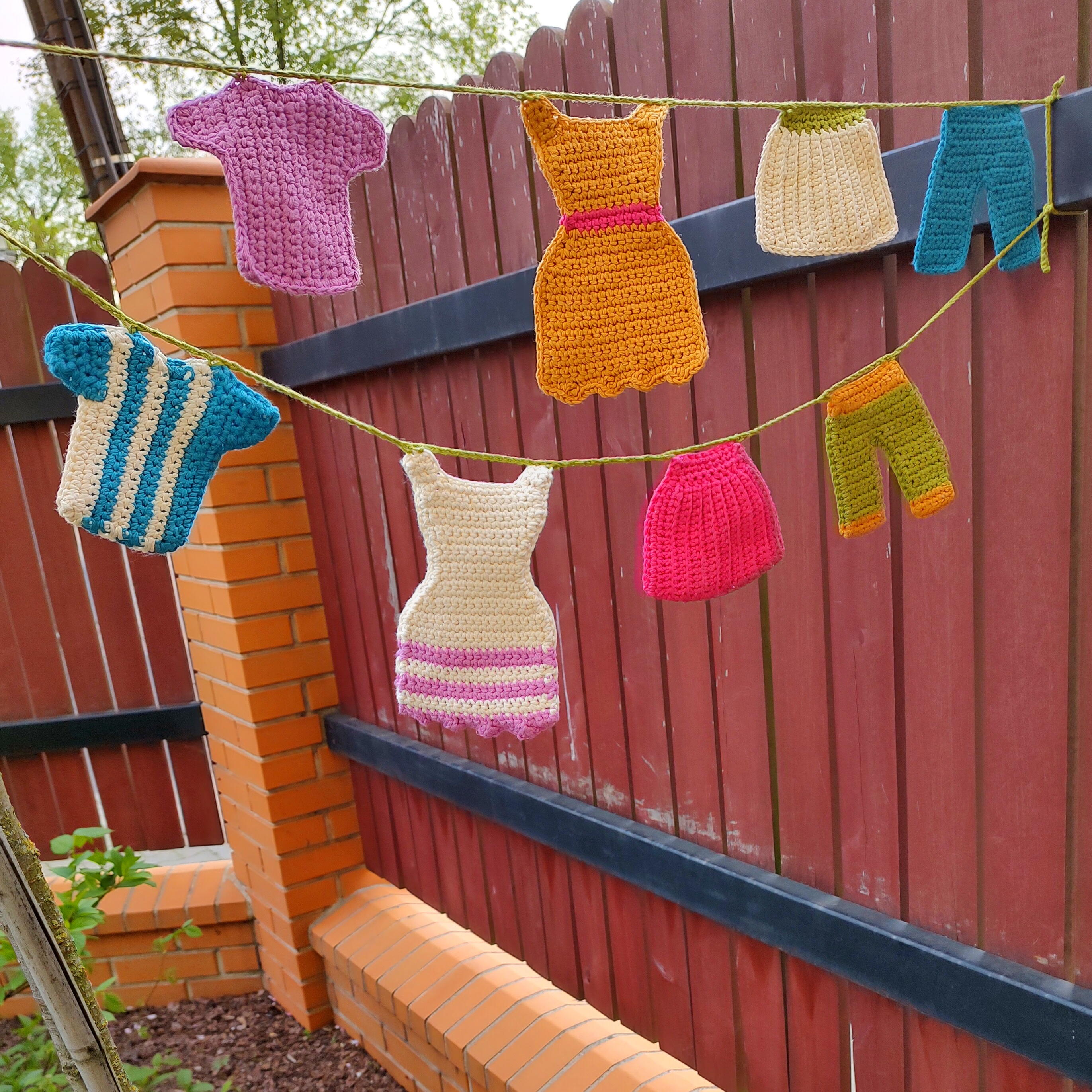 Clothesline Bunting | AllFreeCrochet.com