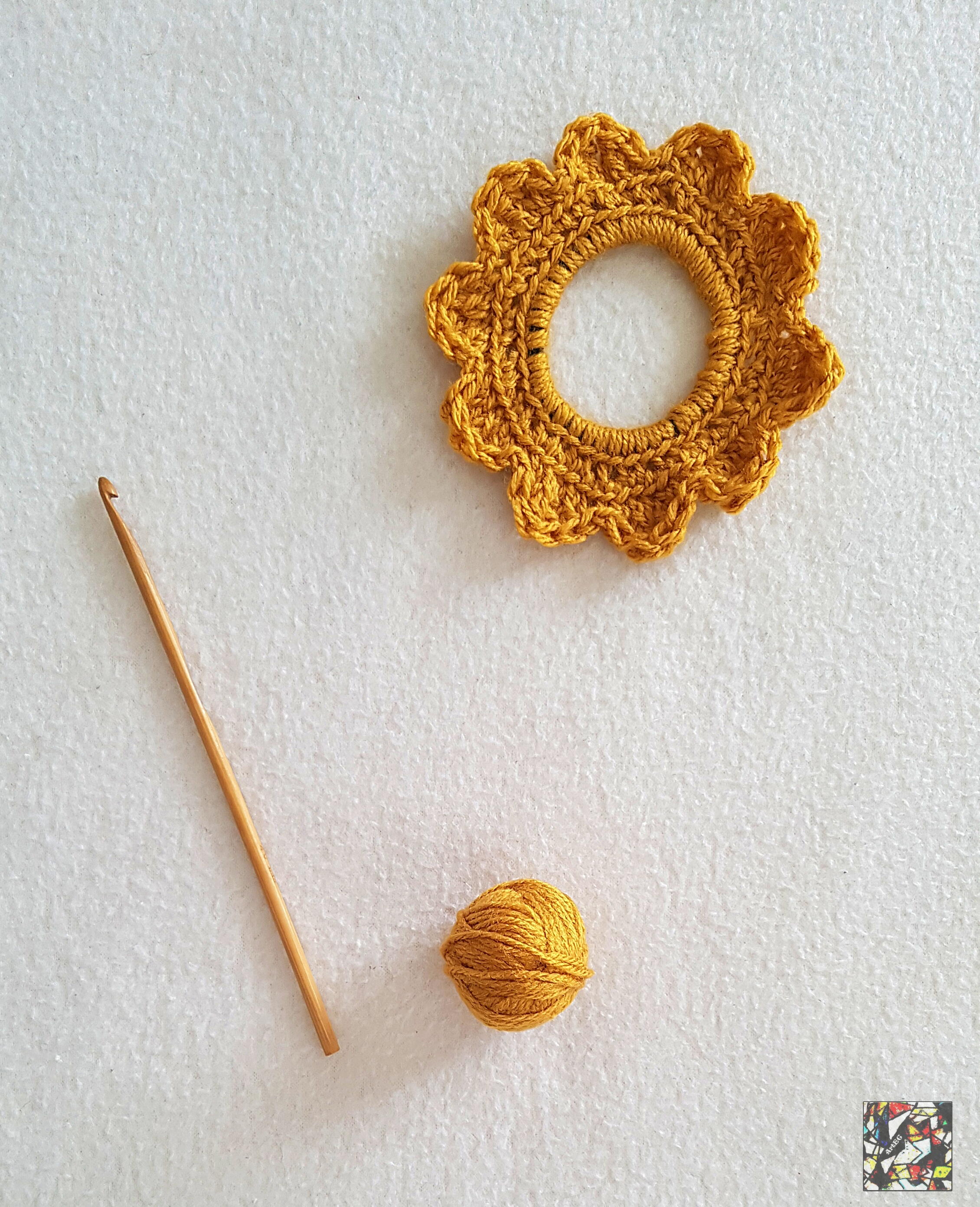 Flower Sun Scrunch | FaveCrafts.com