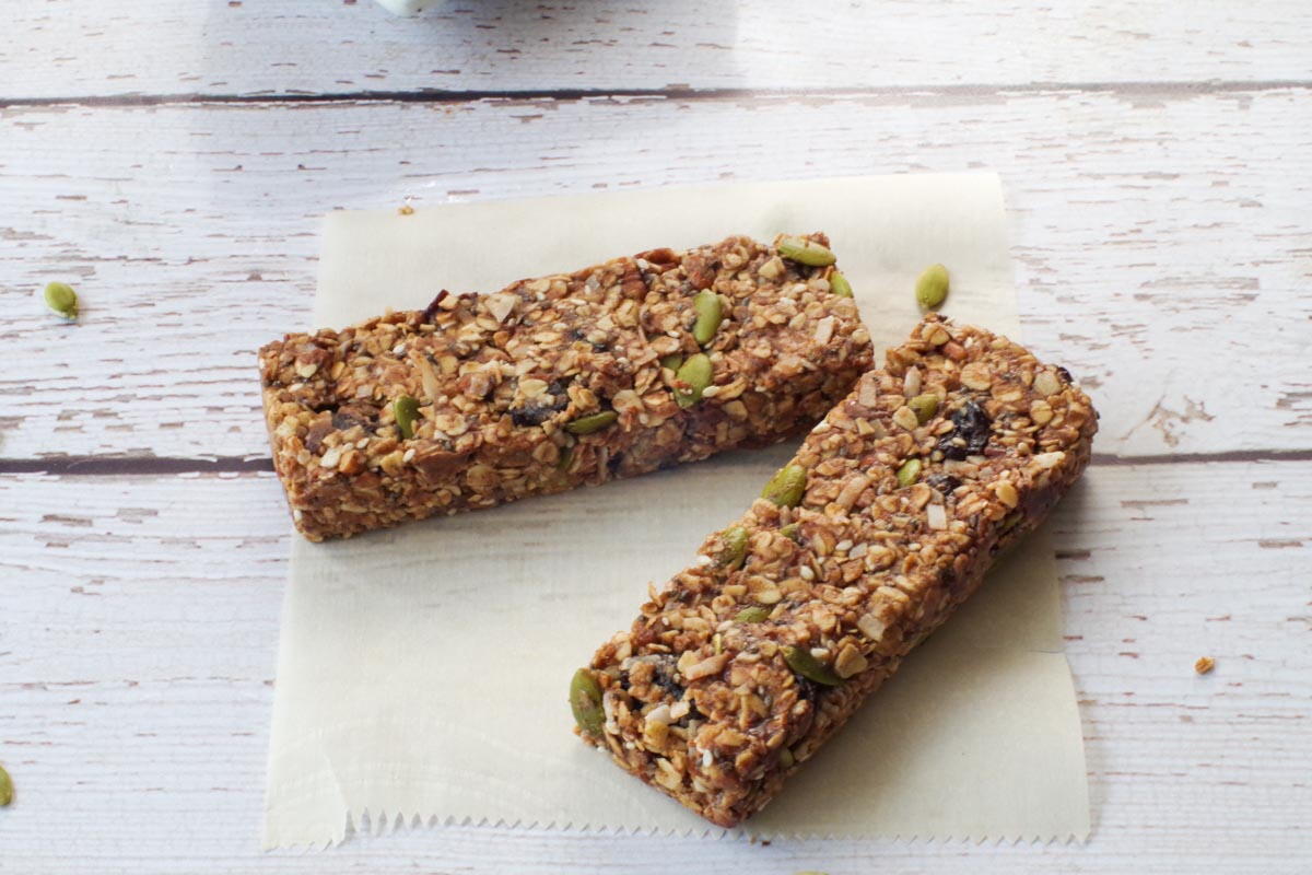 No Bake Almond Butter Granola Bars | RecipeLion.com