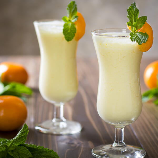 Pineapple Orange Smoothie (5 Minute Recipe)