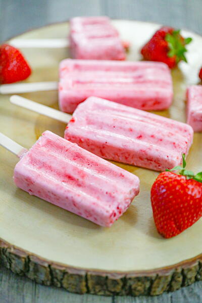 Healthy Strawberry Yogurt Popsicles